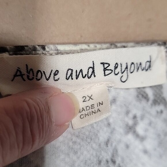 Above and Beyond White/Grey Floaty Short Sleeve Sz 2x - Picture 3 of 12